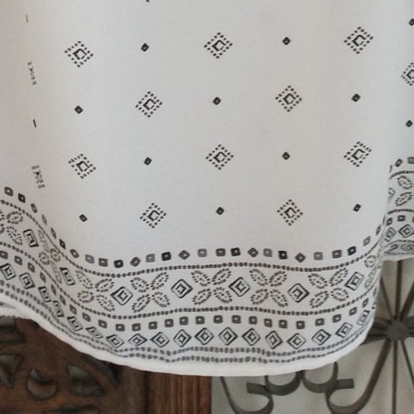 Women's size XS Banana Republic spring/summer light fabric patterned flowy top - Picture 7 of 9